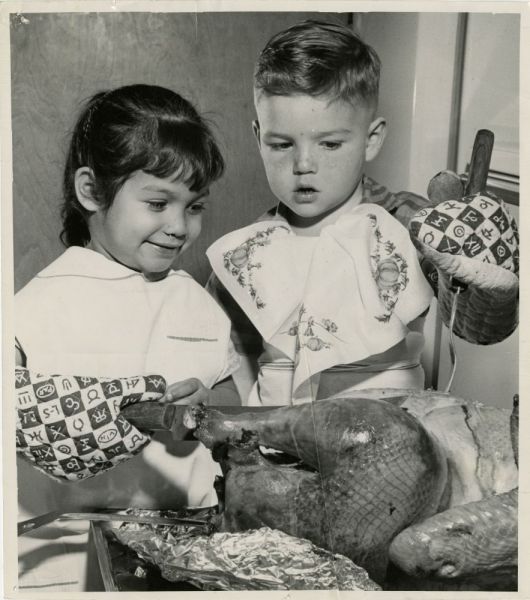 Carving-the-turkey