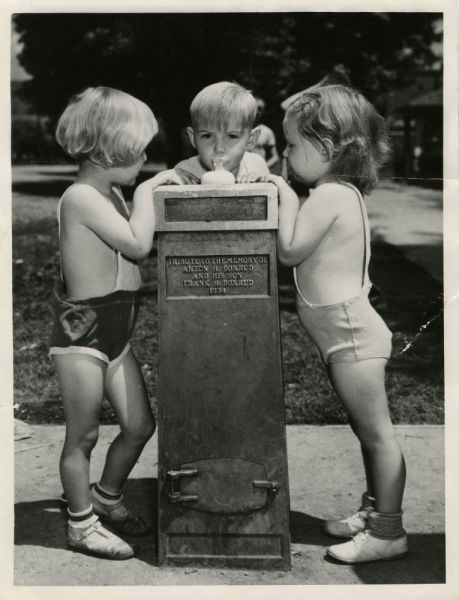 Children-at-drinking-fountain