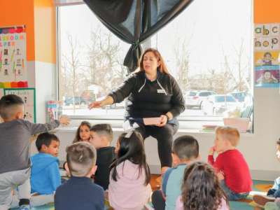 kids sitting around teacher